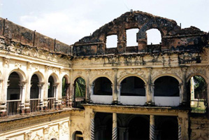 চিত্র:SonargaonRuinsPalace.jpg