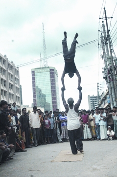 চিত্র:Circus.jpg