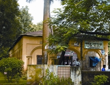 চিত্র:DhakaUniversityModhur.jpg