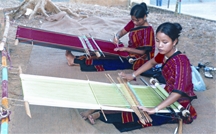 চিত্র:TribalCultureCloth.jpg