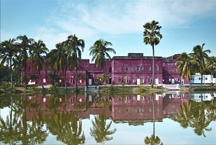 চিত্র:SonargaonFolkMuseum.jpg