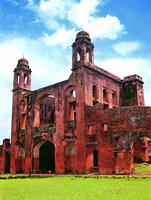 চিত্র:LalbagFortGateway.jpg