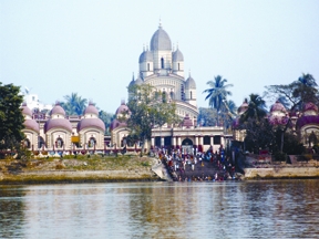 চিত্র:DakshineswarTemple.jpg