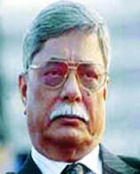চিত্র:KhanWingCommanderMHamidullah.jpg