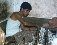 চিত্র:MetalCrafts4.jpg