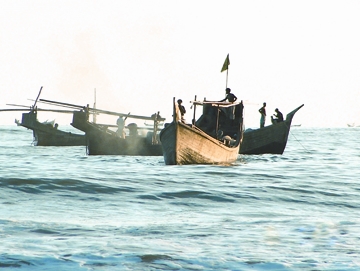 চিত্র:FishingBoat.jpg