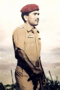 চিত্র:TaherColonelAbu.jpg