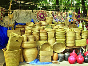 চিত্র:HandicraftShop.jpg