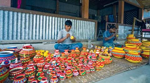 চিত্র:BangladeshFolkArtandCrafts.jpg