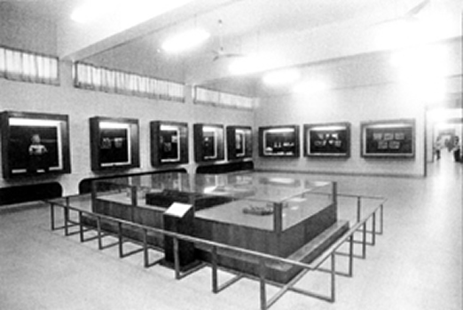 চিত্র:BangladeshNationalMuseumIndoor.jpg