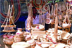 চিত্র:JuteHandicraft.jpg