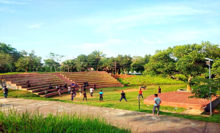 চিত্র:ComillaUniversityMuktamancha.jpg