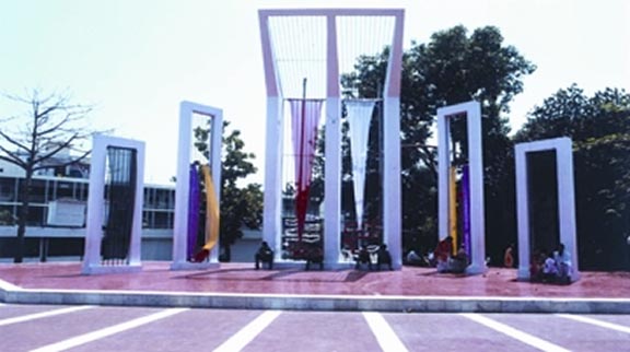 চিত্র:ShaheedMinar.jpg
