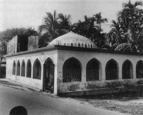 চিত্র:YusufganjMosque.jpg