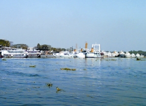 চিত্র:NarayanganjRiverPort.jpg