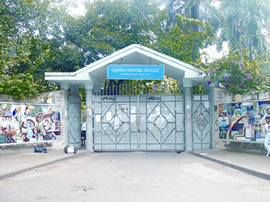 চিত্র:ViquarunnesaNoonSchoolCollege.jpg