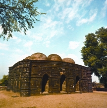 চিত্র:KusumbaMosqueRajshahi.jpg