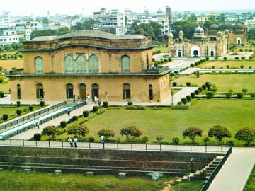 চিত্র:LalbaghFort.jpg