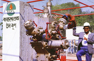 চিত্র:MineralResourcesOilfield.jpg