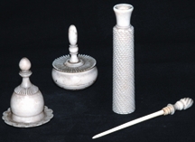 চিত্র:IvoryCrafts.jpg