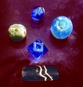 চিত্র:BeadsGlassWarBbateshwar.jpg