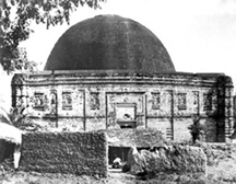 চিত্র:EklakhiMausoleum1.jpg
