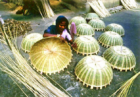 চিত্র:HandicraftsBamboo1.jpg