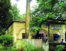 চিত্র:UniversityDhakaMadhusRestaurant.jpg