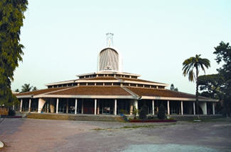 চিত্র:HolyRoseryCharch.jpg