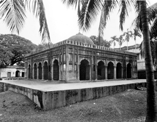 চিত্র:BibiMariamisTomb.jpg