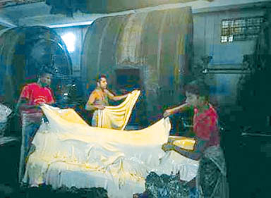 চিত্র:Tannery.jpg