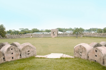 চিত্র:HajiganjFort.jpg