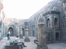 চিত্র:KutubshahiMosque.jpg