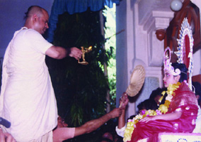 চিত্র:KumariPuja.jpg