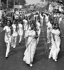 চিত্র:WarOfLiverationWomenMarching1971.jpg