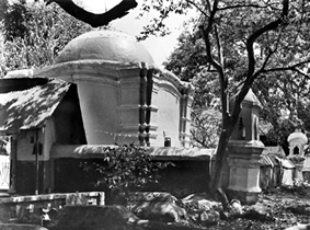 চিত্র:ShahShafiuddinsDargah.jpg