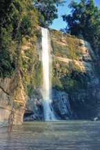 চিত্র:WaterfallMadhabkundaSylhet.jpg