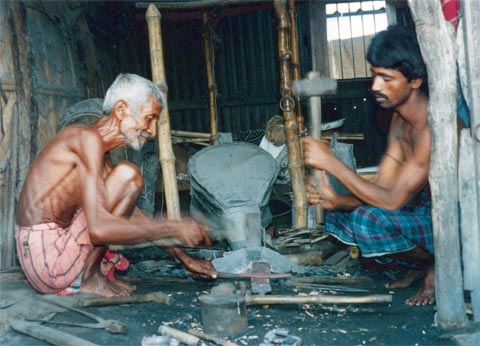 চিত্র:MetalCrafts1.jpg
