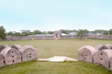 চিত্র:FortHajiganj.jpg