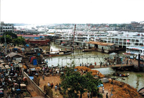 চিত্র:Sadarghat.jpg