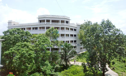 চিত্র:ComillaUniversityScienceFaulty.jpg