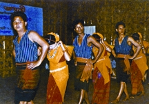 চিত্র:TribalDanceGaro.jpg