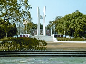 চিত্র:UniversityOfRajshahiShaheedMinar.jpg