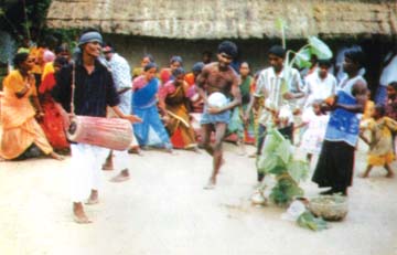 চিত্র:FolkFestivalsKaram.jpg