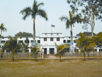 চিত্র:SadatCollegeTangail.jpg