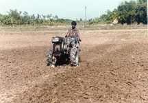 চিত্র:FarmingSystemTilling.jpg