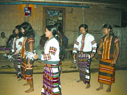 চিত্র:BawmDance.jpg