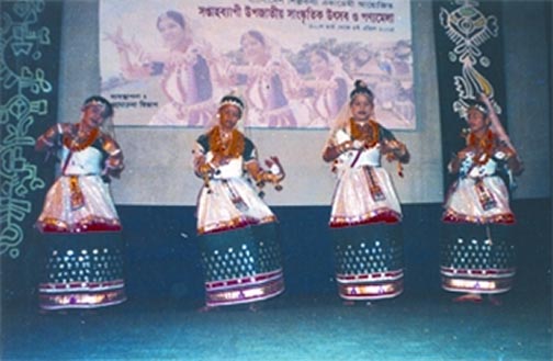 চিত্র:MonipuriDance.jpg