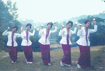 চিত্র:TribalDanceMarma.jpg