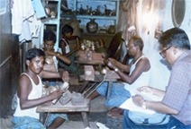 চিত্র:MetalCrafts2.jpg